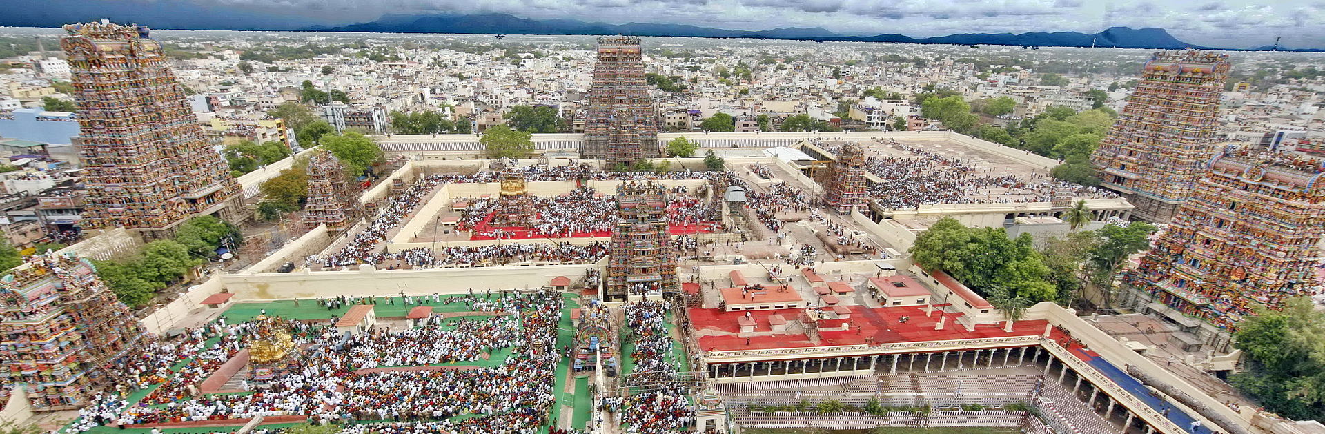 1920px-An_aerial_view_of_Madurai_city_from_atop_of_Meenakshi_Amman_temple